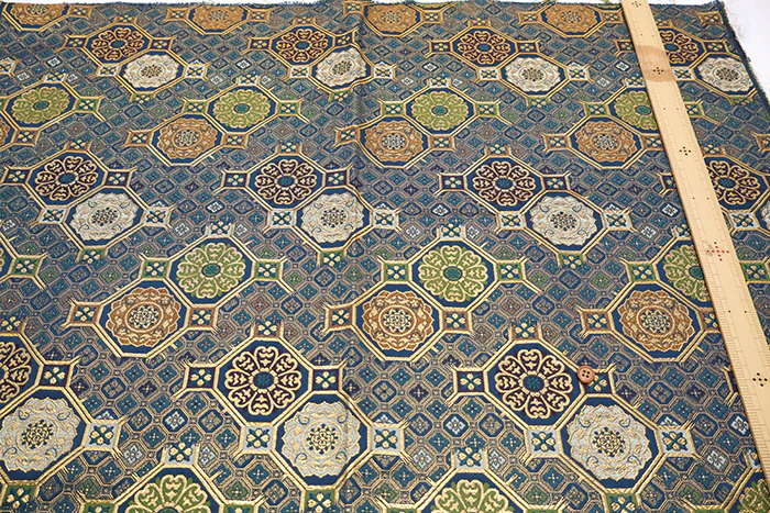 Gold Brocade (Kinran)  - Floral crest pattern - Image 3